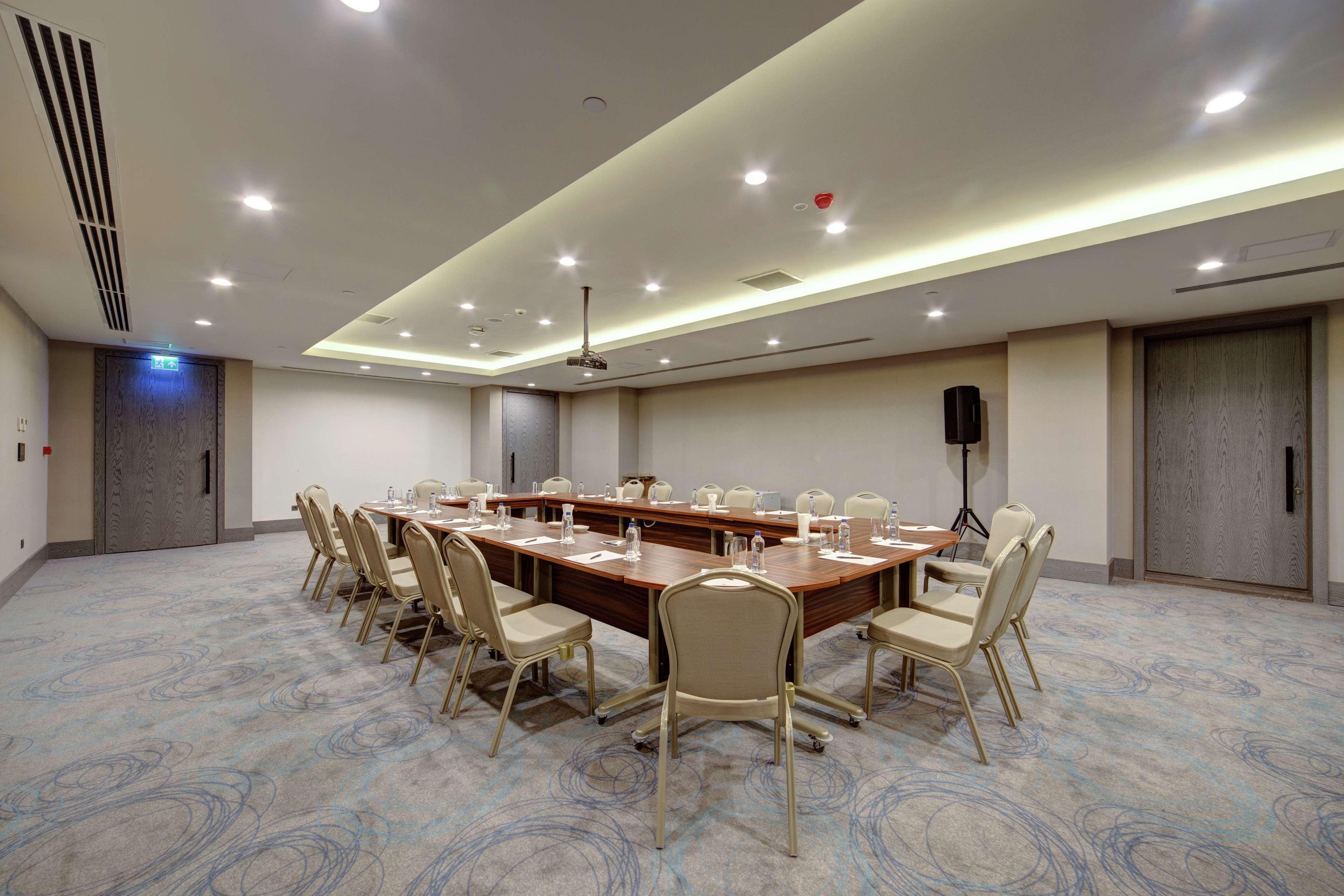 Hotel Doubletree By Hilton Adana Exterior foto
